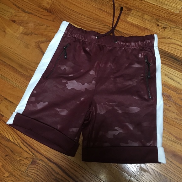 NWT 3D camo textile maroon Men’s dress shorts S